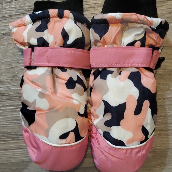 Other - Pink Camouflage Kids Mittens